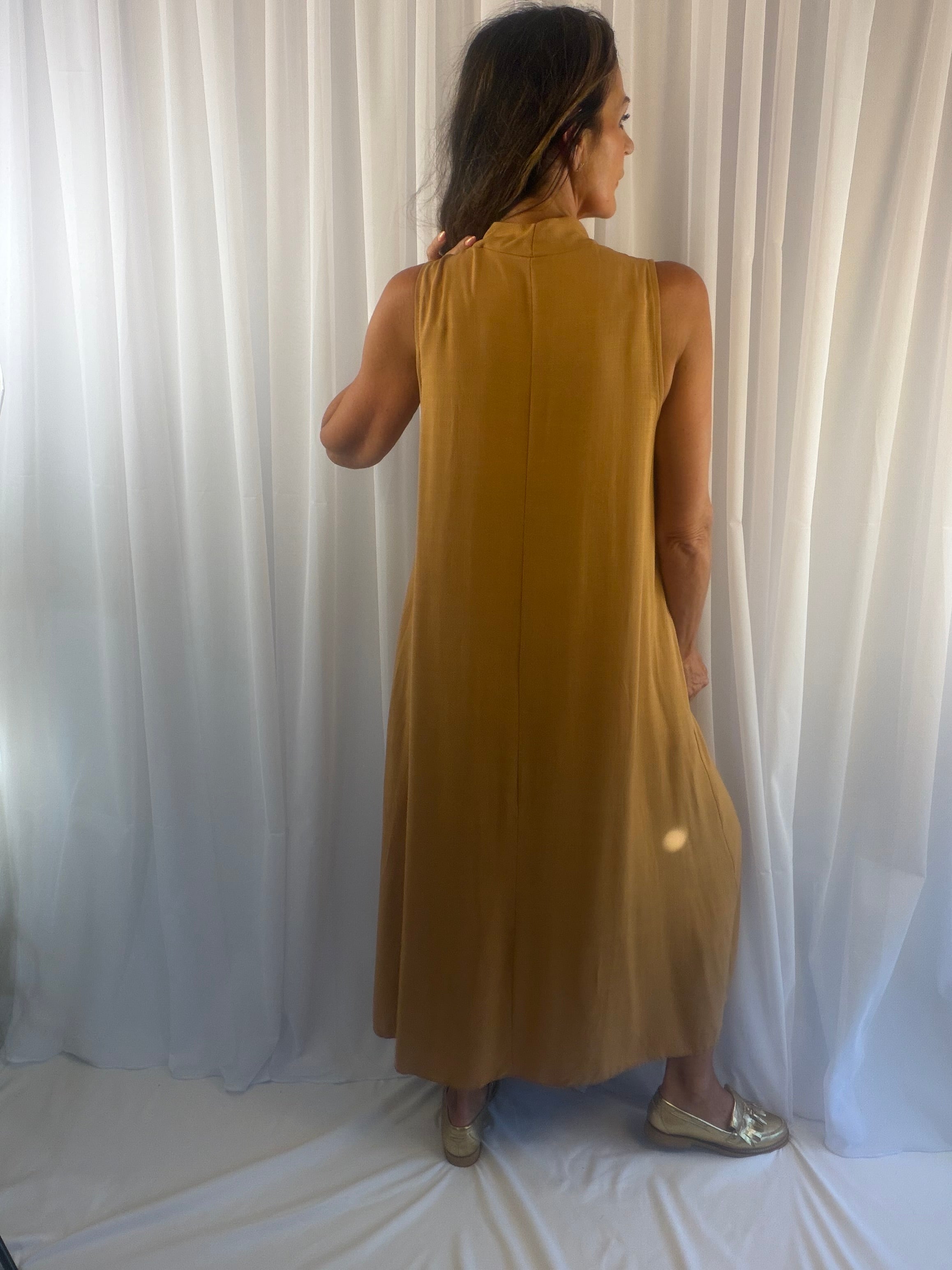 Lucia the V neck maxi