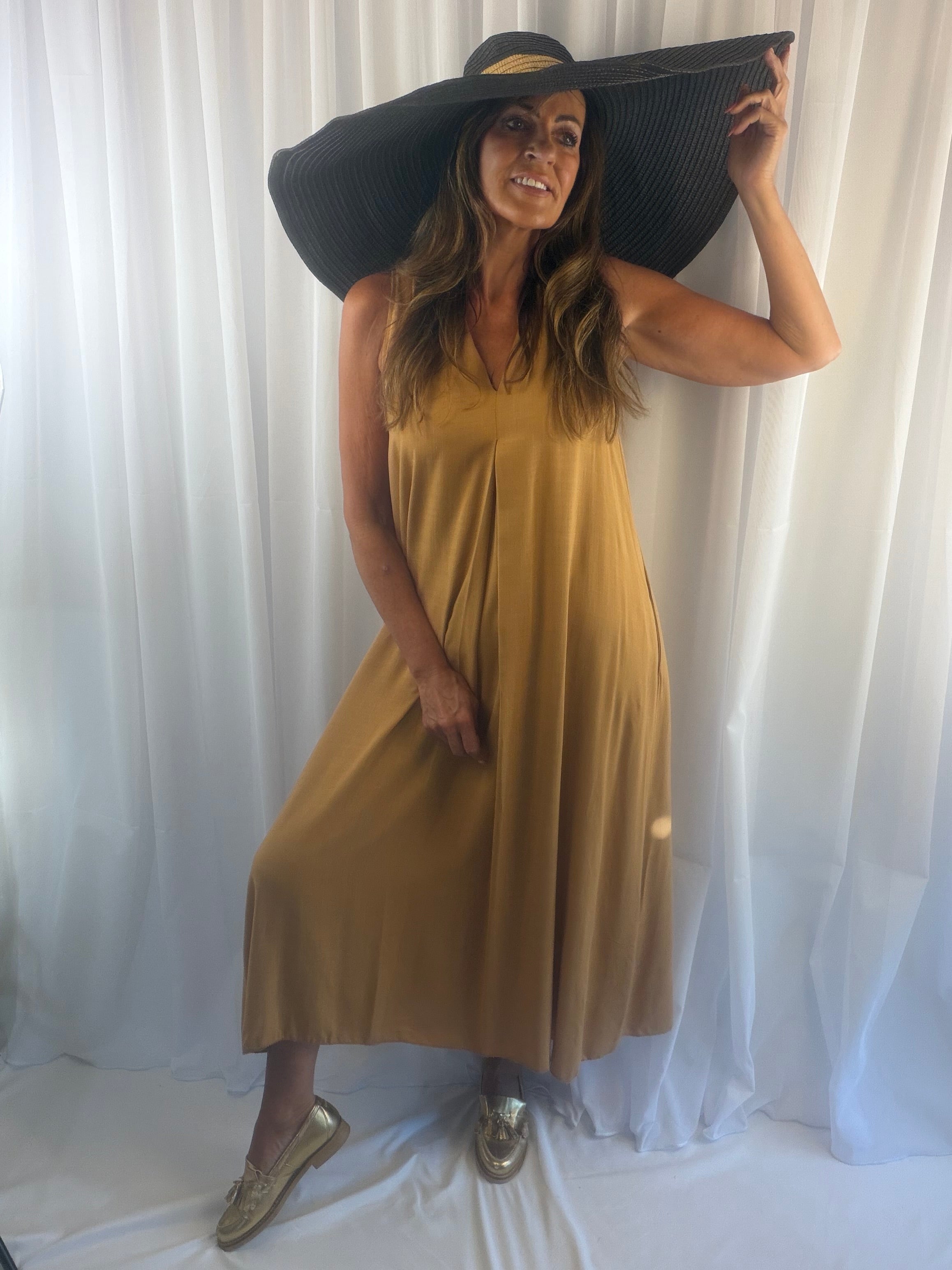 Lucia the V neck maxi
