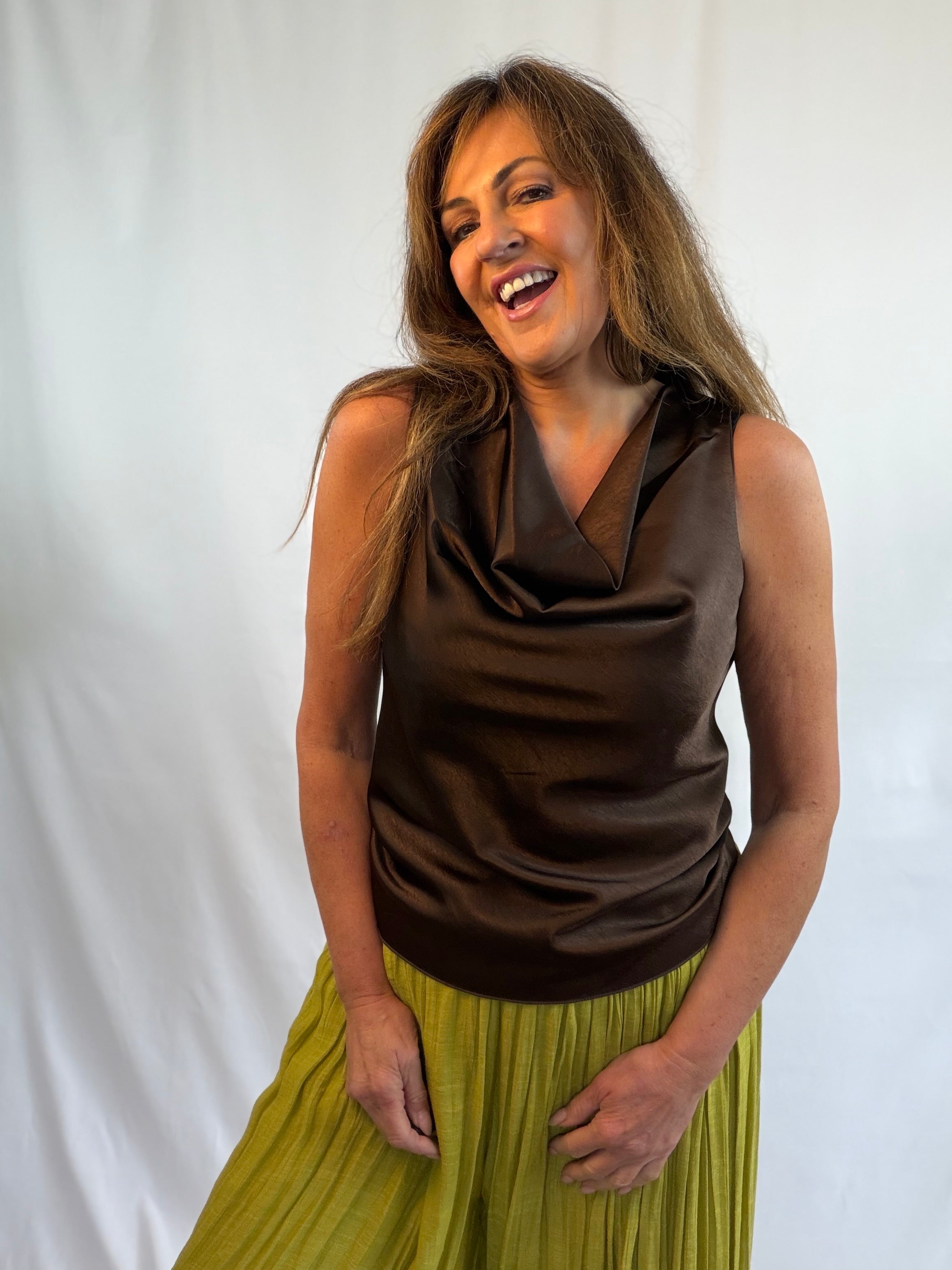 Rebecca - Silky cowl neck