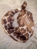Magnetic pearl fastener silky neck scarf. So cool!