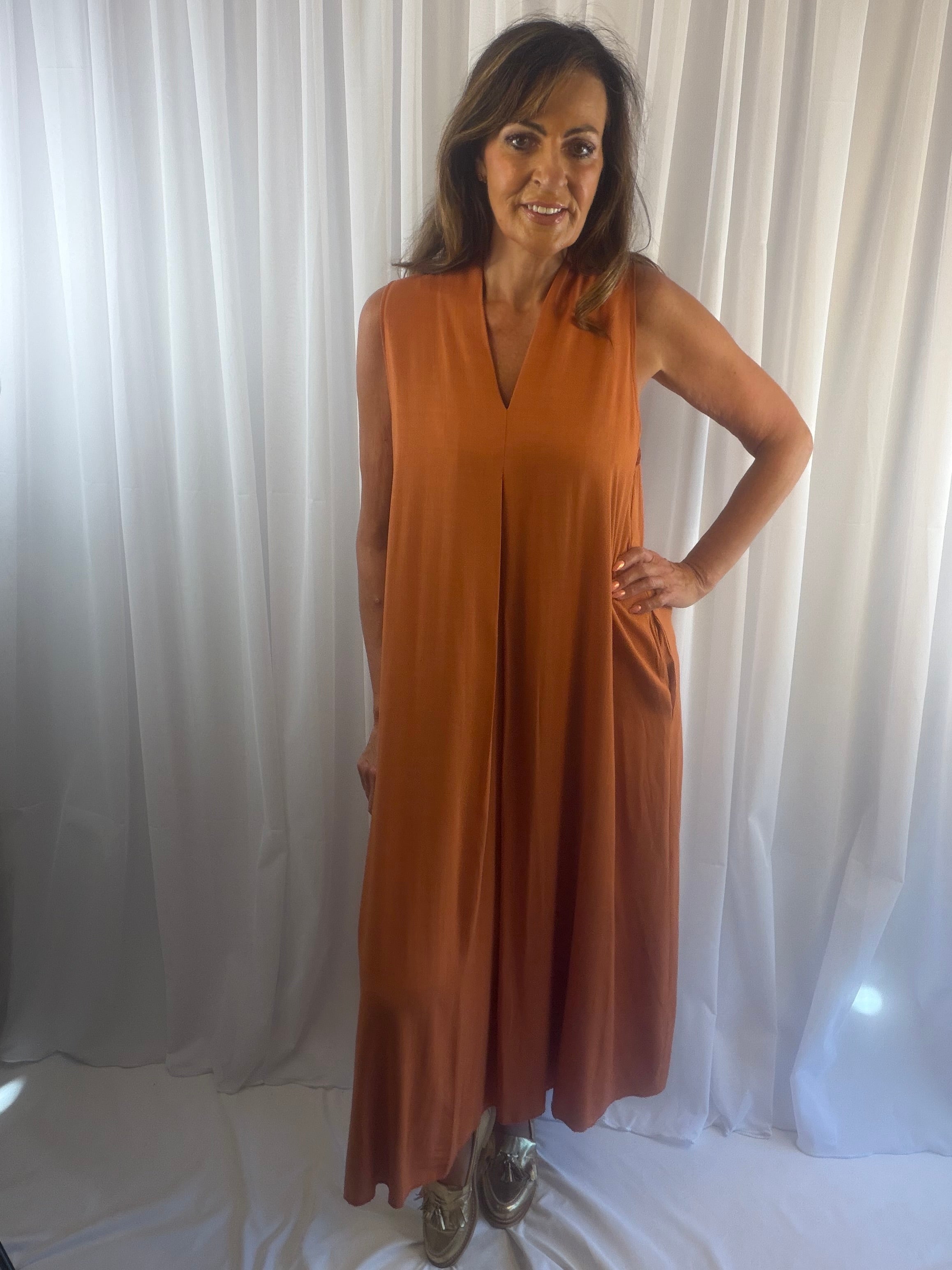 Lucia the V neck maxi
