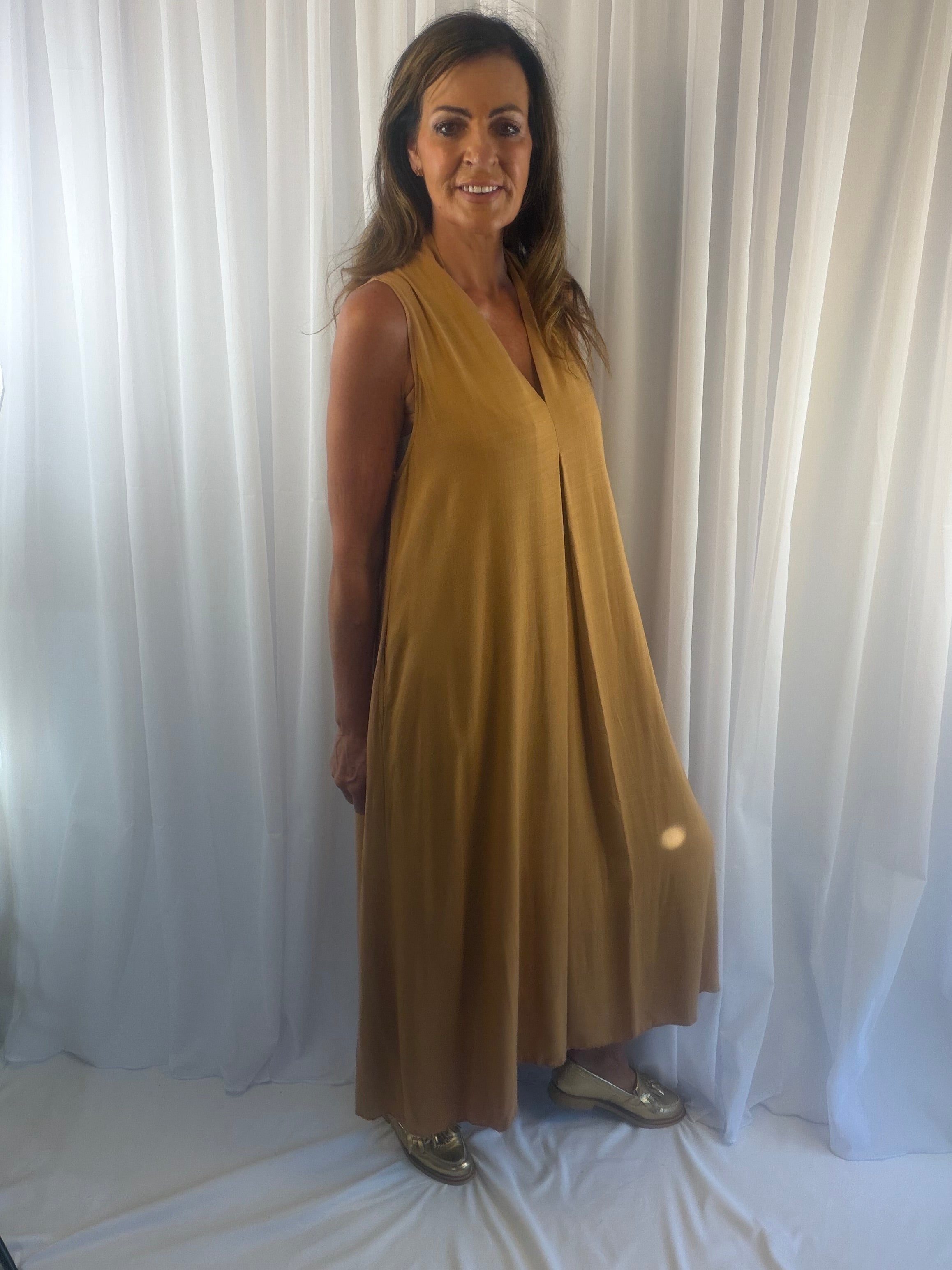 Lucia the V neck maxi